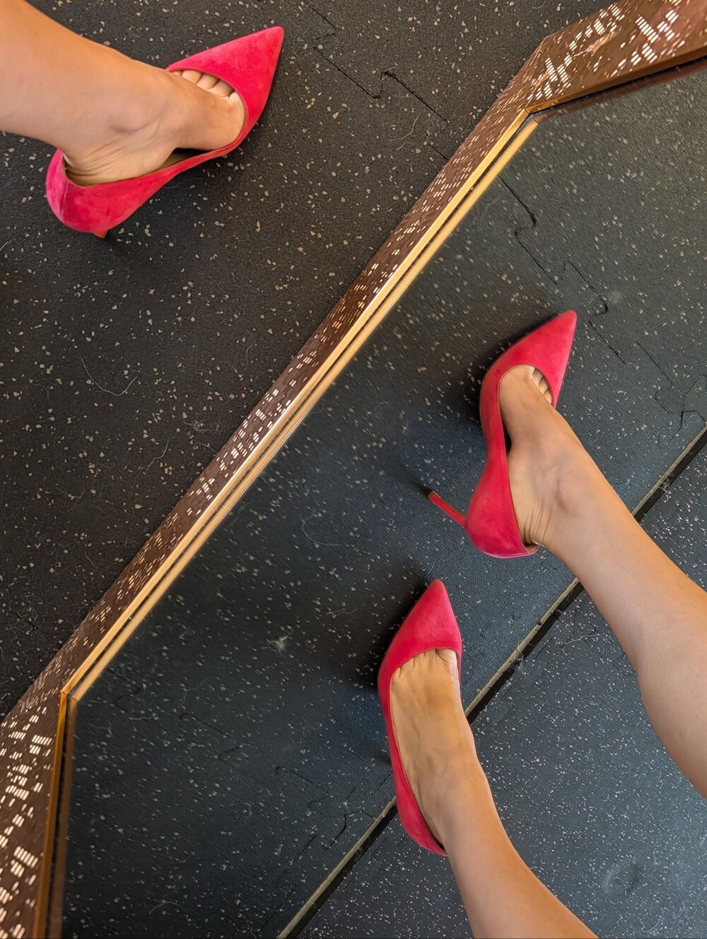 Manolo Blahnik BB Suede Pointed-Toe Pumps Pink US 8.5